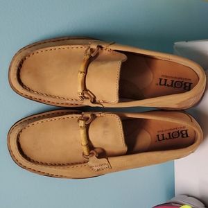 Size 9 Like New Tan Leather Born Slip-on Shoes / Loafers